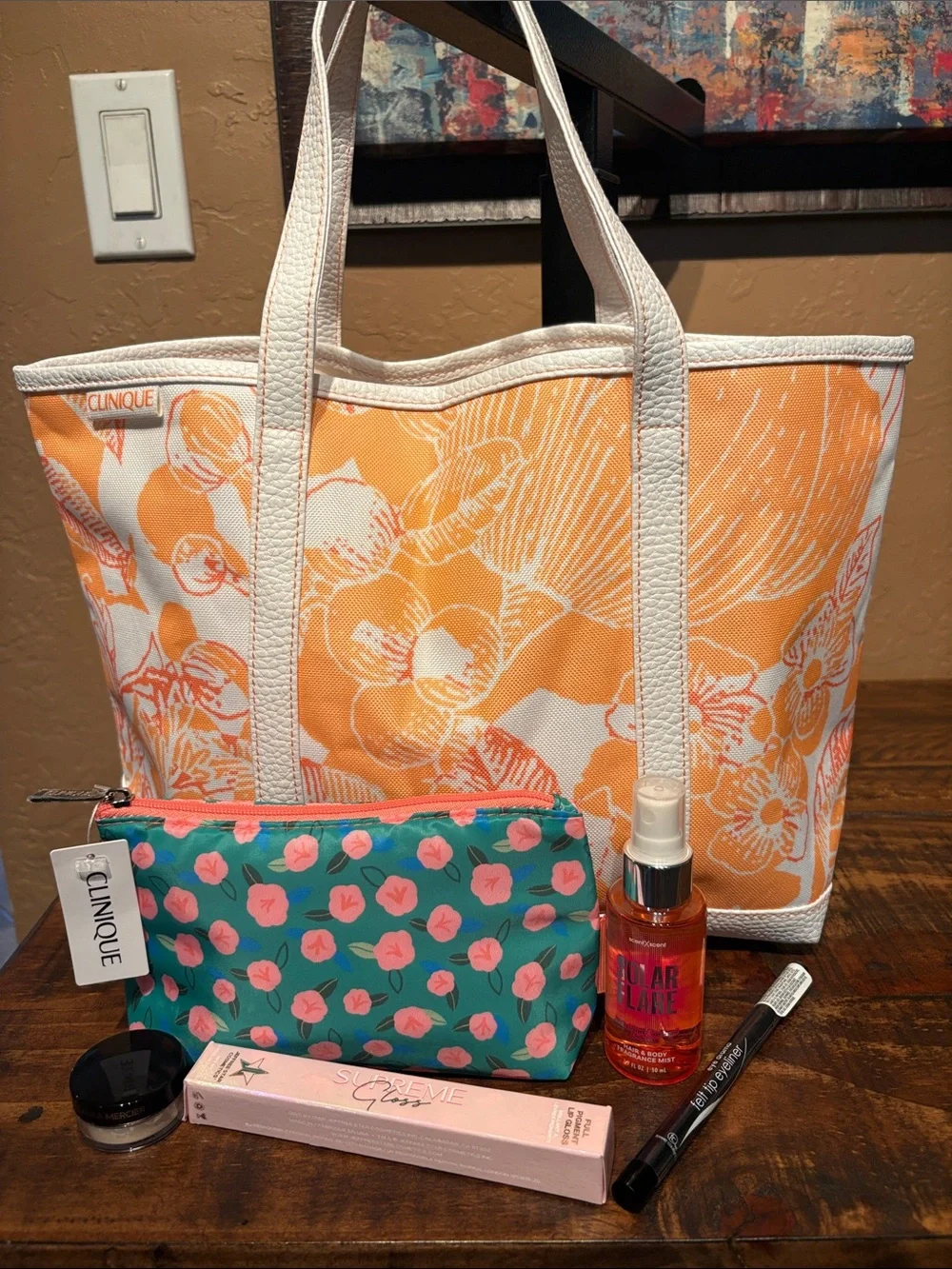 Clinique NWT Orange & White Floral Canvas Tote & Cosmetic Pouch Set w/Cosmetics